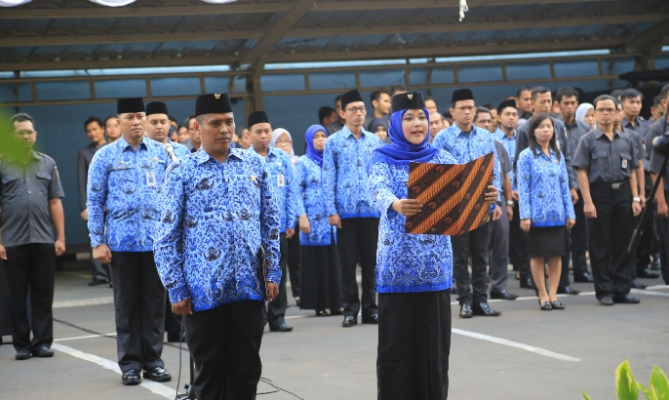 Pembacaan teks Pancasila dan UUD 1945 pada Upacara HUT RI ke-69