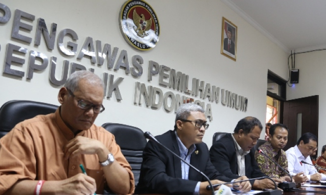 Gugus Tugas Pengawasan Iklan, Penyiaran, Pemberitaan Kampanye Pemilu Presiden dan Wakil Presiden 2014 mengadakan konferensi pers terkait himbauan menjelang masa tenang yang akan berlangsung pada 6-8 Juli 2014. Dalam himbauannya, gugus tugas meminta kepada Capres dan Cawapres serta tim kampanyenya tidak lagi melakukan aktivitas kampanye dalam bentuk apapun termasuk kampanye hitam. 