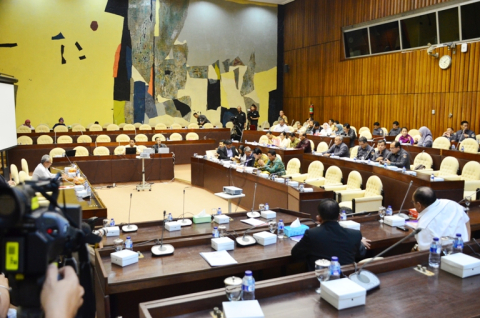 Suasana Rapat Dengar Pendapat (RDP) Komisi II DPR RI dengan Badan Pengawas Pemilu (Bawaslu) dan Komisi Pemilihan Umum (KPU) di Gedung DPR RI, Senin (25/8).