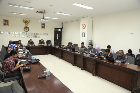 Suasana Focus Group Discussions (FGD) kehumasan terkait pengelolaan website Bawaslu RI, di ruang Media Center Bawaslu, Rabu (21/1). 