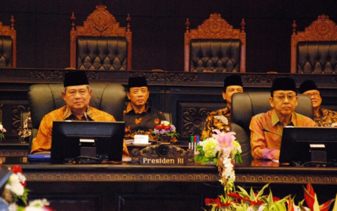 Presiden SBY dan Wakil Presiden Boediono memimpin rapat antara Pimpinan Lembaga Negara dalam menghadapi Perselisihan Hasil Pemilihan Umum (PHPU) Pemilu Presiden dan Wakil Presiden Tahun 2014, di Gedung Mahkamah Konstitusi, Jumat (18/7). Hadir dalam pertemuan tersebut Ketua Bawaslu Muhammad dan Ketua KPU Husni Kamil Manik.