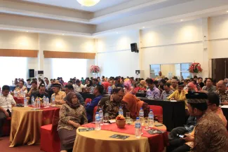 Suasana Rakor stakeholder dalam rangka pendidikan pengawasan partisipatif Pilkada Gorontalo tahun 2017 diikuti oleh masyarakat Gorontalo dari berbagai pihak diantaranya dari unsur pemerintah, kepolisian, kejaksaan, KPU/Panwas daerah, Ormas, partai politik, tokoh agama, media massa, dan  pelajar/mahasiswa.