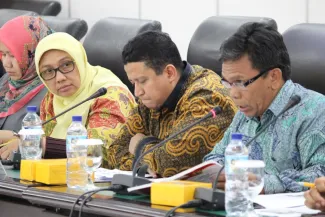 Pimpinan Bawaslu RI Koordinator Divisi Hukum Nelson Simanjuntak menyampaikan pertanyaan terkait regulasi Pilkada dan sengketa tata usaha Negara pemilihan