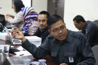 Kepala Sub Bagian Humas R.Monang Silalahi menjelaskan terkait konten dan tatacara pengelolaan website bawaslu.go.id, di ruang Media Center, Rabu (21/1)