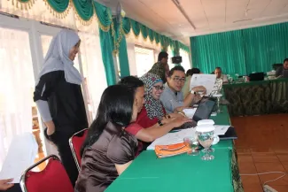 Iris Pramono,Fara Dilla,Ivan,Taufik Oey,Yuli, Febrian dan Luthfia. membahas SOP Surat keluar Ketua dibagian SDM dan TUP.