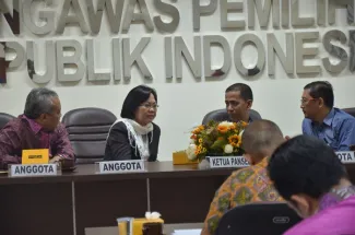 Sekjen Bawaslu RI Gunawan Suswantoro  Profesor Saldi Isra  Profesor Siti Zuhro