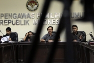 Koordinator Divisi Pengawasan Bawaslu RI Daniel Zuchron memberikan keterangan pers tentang kerawanan TPS jelang Pemilihan Kepala Daerah Serentak 2017 di Media center Bawaslu RI Jakarta, Senin (31/1). 