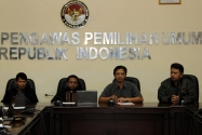 Koordinator Divisi Pengawasan Bawaslu RI Daniel Zuchron memberikan keterangan pers tentang kerawanan TPS jelang Pemilihan Kepala Daerah Serentak 2017 di Media center Bawaslu RI Jakarta, Senin (31/1). 